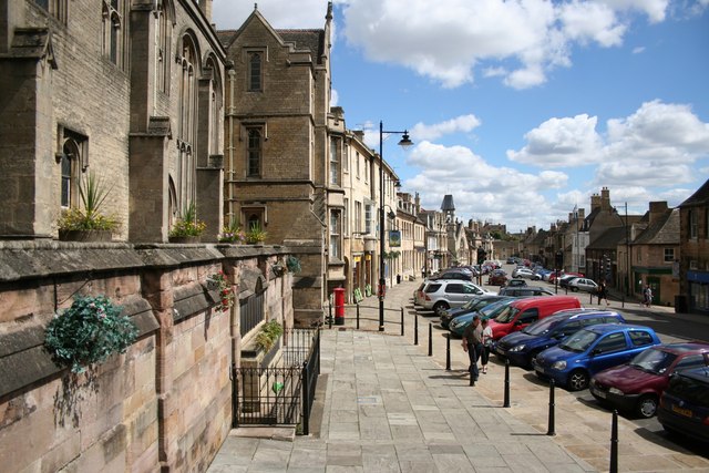 Broad Street in Stamford with Browne's Hospital and stone townhouses